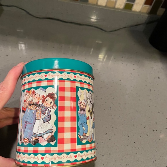 3 Raggedy Ann and Andy vintage tin containers - Picture 2 of 8